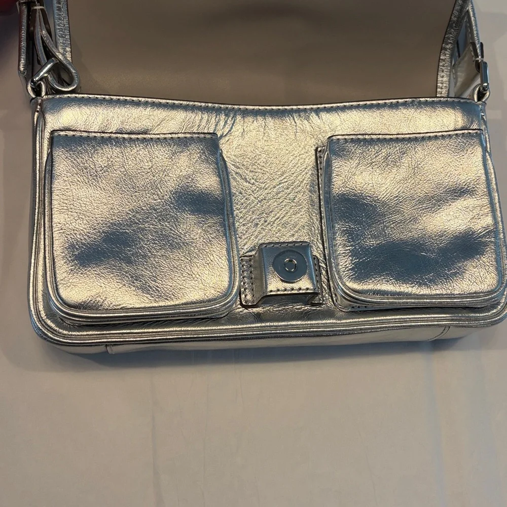 Micheal Kors Colby Silver Leather Shoulder Bag - Picture 4 of 9